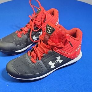 Under Armour Mens Red and Black Cleats